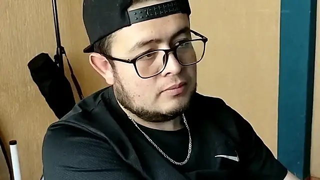 Snapshot of Esteban_wolf chatting on February 2026 06:50:01 PM Esteban wolf online show from February 2026 06:50:01 PM