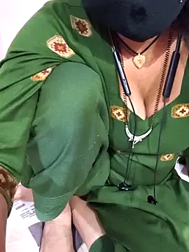 Snapshot of Love-pari077 chatting on January 2026 02:43:01 PM Love-pari077 online show from January 2026 02:43:01 PM