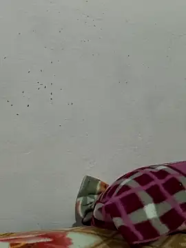 Snapshot of Love-pari077 chatting on February 2026 12:53:01 AM Love-pari077 online show from February 2026 12:53:01 AM