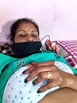 Snapshot of Love-pari077 chatting on February 2026 08:19:01 AM Love-pari077 online show from February 2026 08:19:01 AM