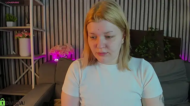 Snapshot of Michele_Greenn chatting on April 2026 01:03:01 AM Michele Greenn online show from April 2026 01:03:01 AM