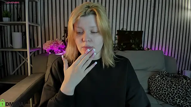 Snapshot of Michele_Greenn chatting on May 2026 01:03:02 AM Michele Greenn online show from May 2026 01:03:02 AM