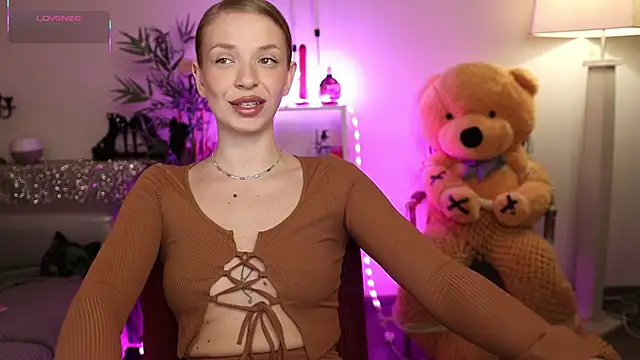 NovaHollisx online show from April 2026 04:46:01 AM