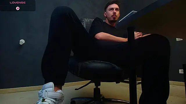 EnzoRace online show from October 2025 05:02:02 AM