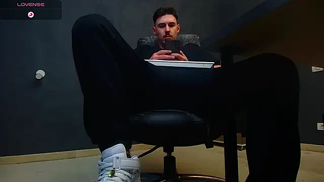 EnzoRace online show from October 2025 05:03:02 AM