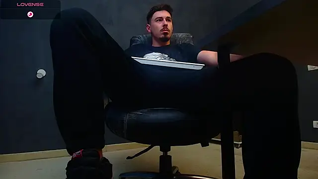 EnzoRace online show from October 2025 05:05:01 AM