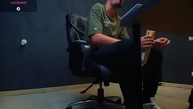 EnzoRace online show from October 2025 04:54:01 AM