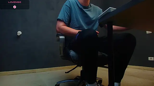 EnzoRace online show from November 2025 05:53:01 AM