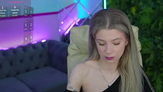 SandyLayy online show from May 2026 07:30:01 PM