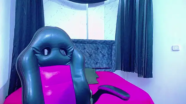 mia  thomson  online show from January 2026 02:19:01 PM