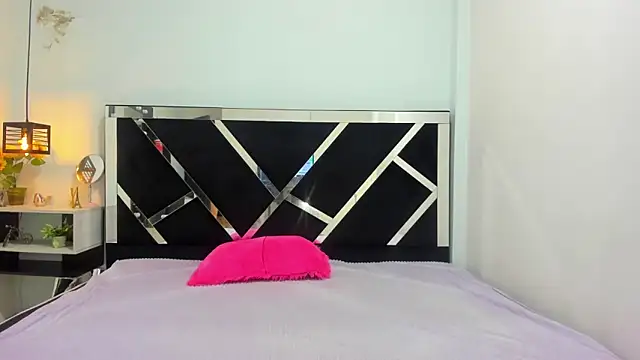 iisabella noa online show from September 2025 12:38:02 PM