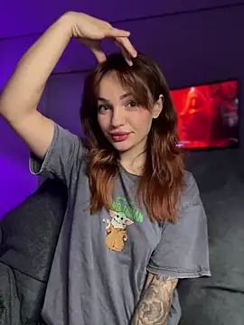 SaraLow online show from December 2025 01:33:02 AM