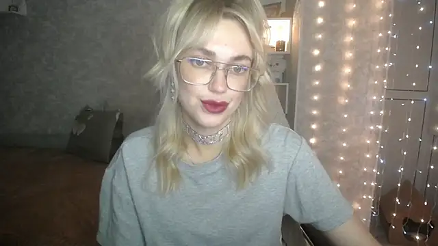 NickyAdamidi online show from October 2025 03:32:02 PM