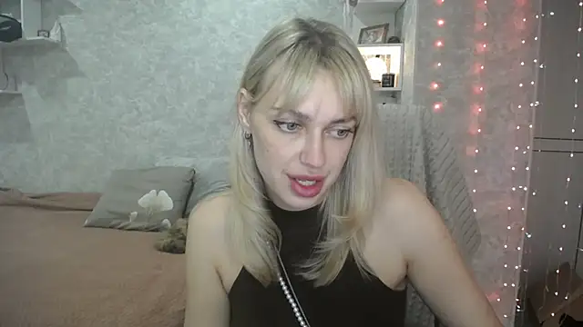 NickyAdamidi online show from October 2025 04:17:02 PM