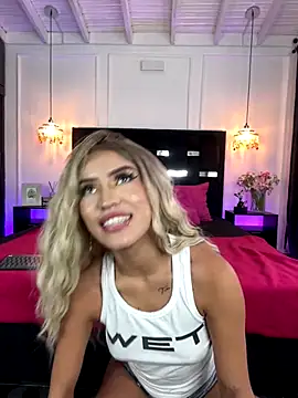 Snapshot of MystiqueXXX chatting on September 2025 01:13:01 PM MystiqueXXX online show from September 2025 01:13:01 PM