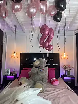 Snapshot of MystiqueXXX chatting on November 2025 01:22:04 PM MystiqueXXX online show from November 2025 01:22:04 PM