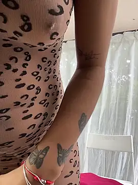 Snapshot of MystiqueXXX chatting on December 2025 01:08:01 PM MystiqueXXX online show from December 2025 01:08:01 PM