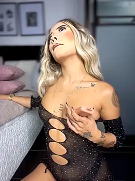 Snapshot of MystiqueXXX chatting on February 2026 01:16:01 PM MystiqueXXX online show from February 2026 01:16:01 PM