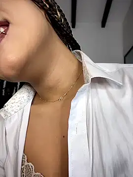 Snapshot of MystiqueXXX chatting on February 2026 01:18:01 PM MystiqueXXX online show from February 2026 01:18:01 PM