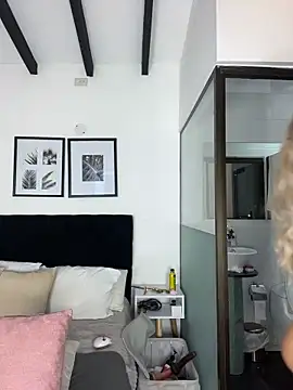 Snapshot of MystiqueXXX chatting on February 2026 01:12:02 PM MystiqueXXX online show from February 2026 01:12:02 PM