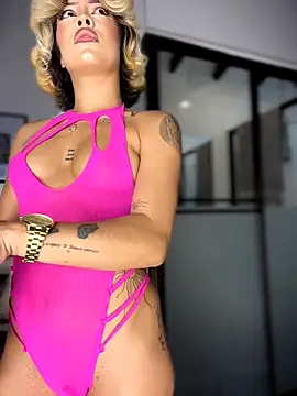 Snapshot of MystiqueXXX chatting on February 2026 01:21:01 PM MystiqueXXX online show from February 2026 01:21:01 PM