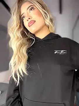 Snapshot of MystiqueXXX chatting on February 2026 01:11:02 PM MystiqueXXX online show from February 2026 01:11:02 PM