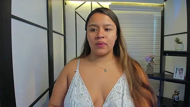 ElaBourn  online show from December 2025 02:58:02 PM