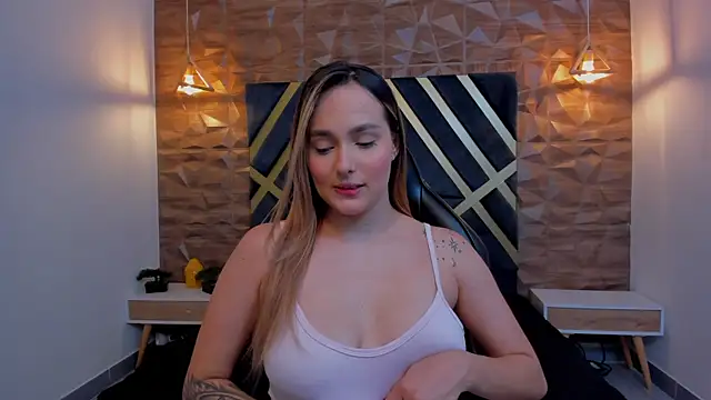 Emmaa white  online show from November 2025 05:13:02 PM