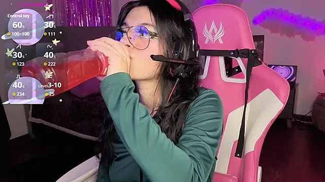 Snapshot of larah_uwu chatting on January 2026 07:29:01 PM larah uwu online show from January 2026 07:29:01 PM