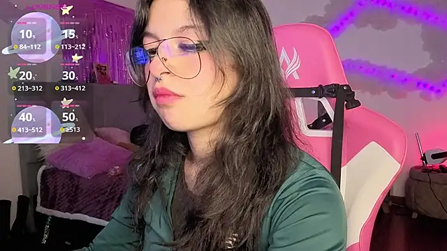 Snapshot of larah_uwu chatting on February 2026 10:15:01 PM larah uwu online show from February 2026 10:15:01 PM