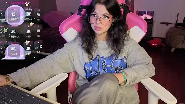 Snapshot of larah_uwu chatting on February 2026 07:21:01 PM larah uwu online show from February 2026 07:21:01 PM