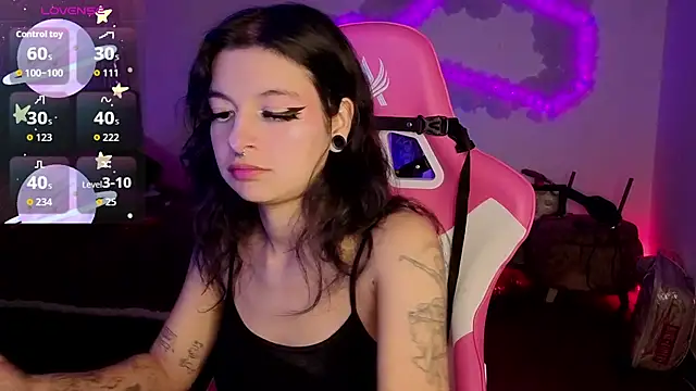 Snapshot of larah_uwu chatting on February 2026 07:37:01 PM larah uwu online show from February 2026 07:37:01 PM