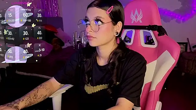 Snapshot of larah_uwu chatting on February 2026 07:57:02 PM larah uwu online show from February 2026 07:57:02 PM