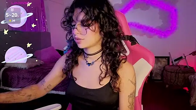 Snapshot of larah_uwu chatting on February 2026 07:36:01 PM larah uwu online show from February 2026 07:36:01 PM