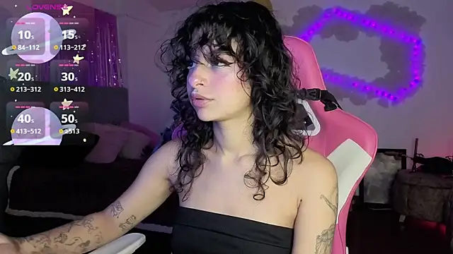 Snapshot of larah_uwu chatting on February 2026 04:52:02 PM larah uwu online show from February 2026 04:52:02 PM