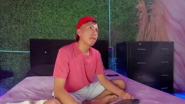 spicy adonhis online show from April 2026 02:22:01 PM