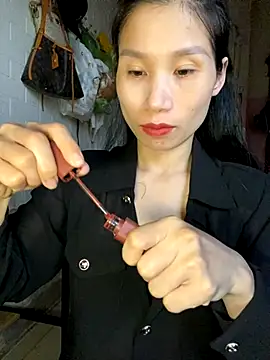 Snapshot of MinHiNi chatting on October 2025 01:23:01 AM MinHiNi online show from October 2025 01:23:01 AM