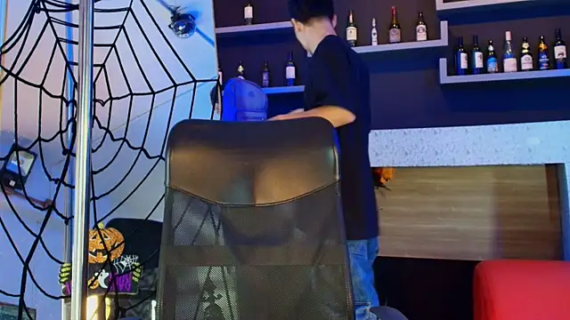  DantFox  online show from November 2025 08:10:01 PM