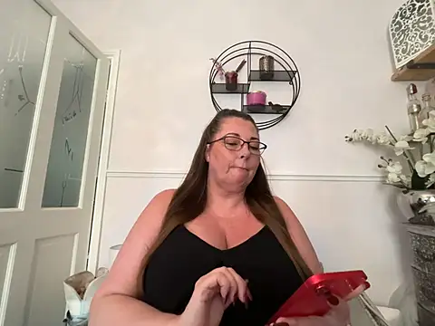 Snapshot of BuxomKitty_BBW chatting on May 2026 04:26:02 PM BuxomKitty BBW online show from May 2026 04:26:02 PM