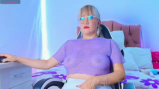naomi diamond  online show from April 2026 03:28:02 PM