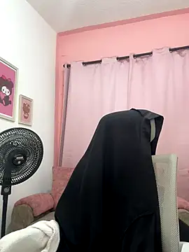 Snapshot of SeraphineCute chatting on September 2025 10:21:02 PM SeraphineCute online show from September 2025 10:21:02 PM