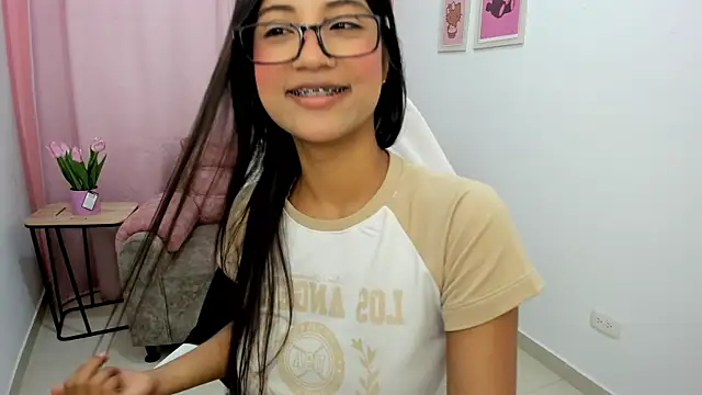 Snapshot of SeraphineCute chatting on September 2025 07:19:02 PM SeraphineCute online show from September 2025 07:19:02 PM