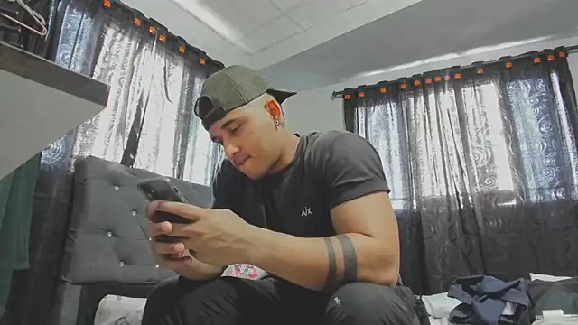 Snapshot of evan_hardy chatting on September 2025 07:03:02 PM evan hardy online show from September 2025 07:03:02 PM