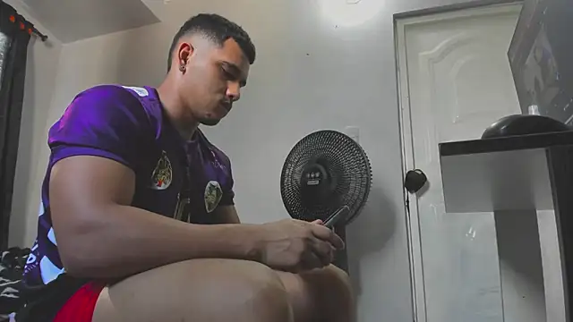 Snapshot of evan_hardy chatting on September 2025 09:15:01 PM evan hardy online show from September 2025 09:15:01 PM