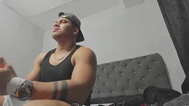 Snapshot of evan_hardy chatting on October 2025 03:26:02 AM evan hardy online show from October 2025 03:26:02 AM