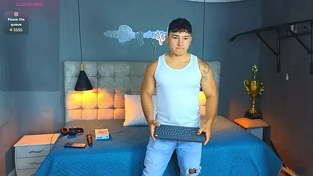 Horny nick18 online show from October 2025 12:38:01 PM