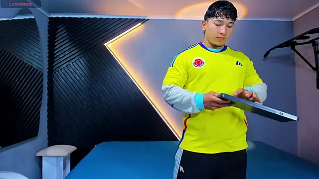 Horny nick18 online show from April 2026 10:30:01 AM