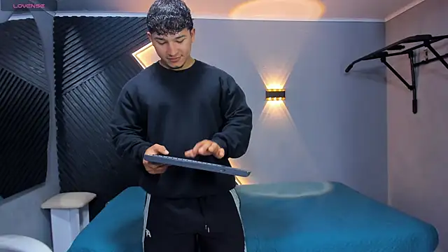 Horny nick18 online show from April 2026 12:12:01 PM