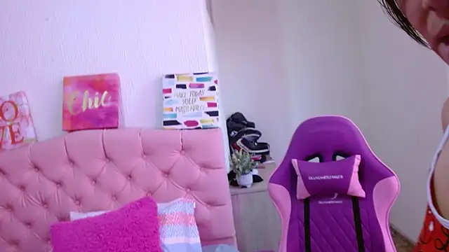 Charlote lowen online show from October 2025 12:58:01 PM