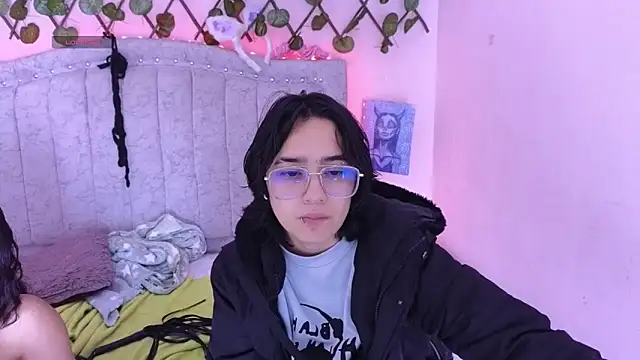 katalinathxandbritney1 online show from September 2025 10:53:01 PM